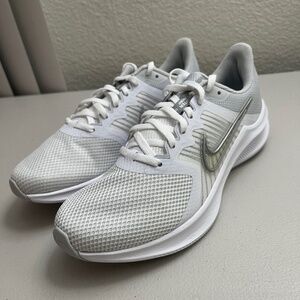 Nike Women Downshifter 11 White/Metallic Silver